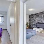 A & J Appartement Petrcane