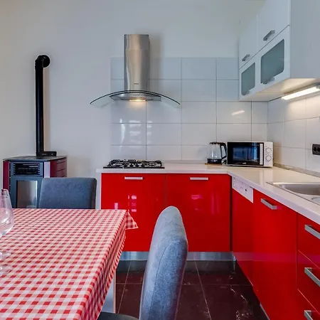 Apartment A & J *