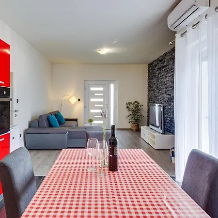 Apartment A & J *
