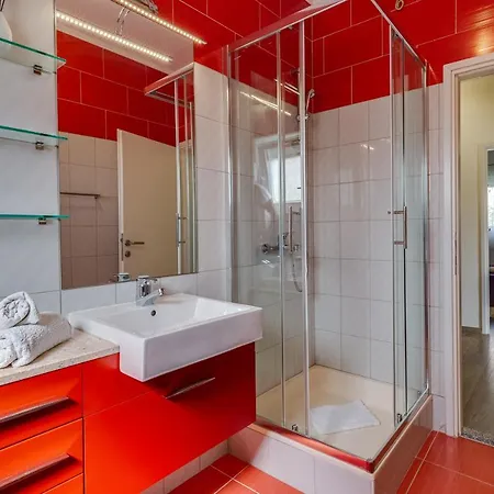 Apartment A & J *