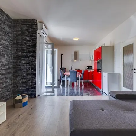 A & J Apartment