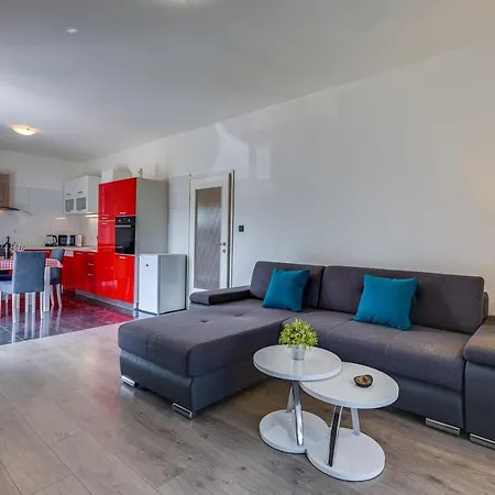 Apartment A & J Petrcane