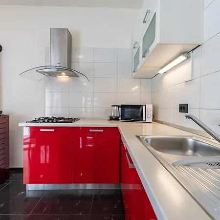 A & J Apartment *