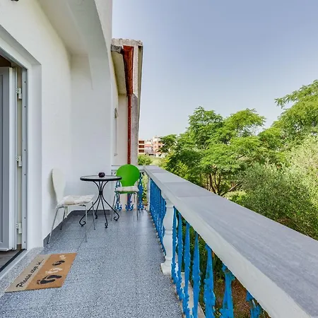 A & J Apartment *